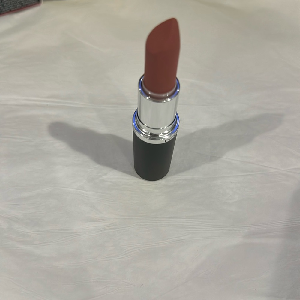 New! Macximal Matte Lipstick Color: 617 Velvet Teddy Matte